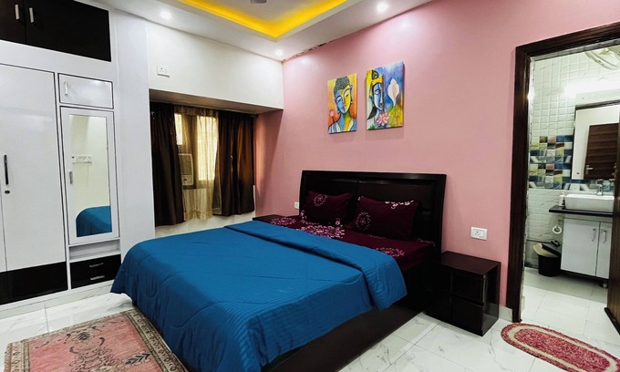 Vasant Kunj Appartement | 3-BHK apartment in New Delhi with WiFi, AC at a 15 min distance from IGI Airport