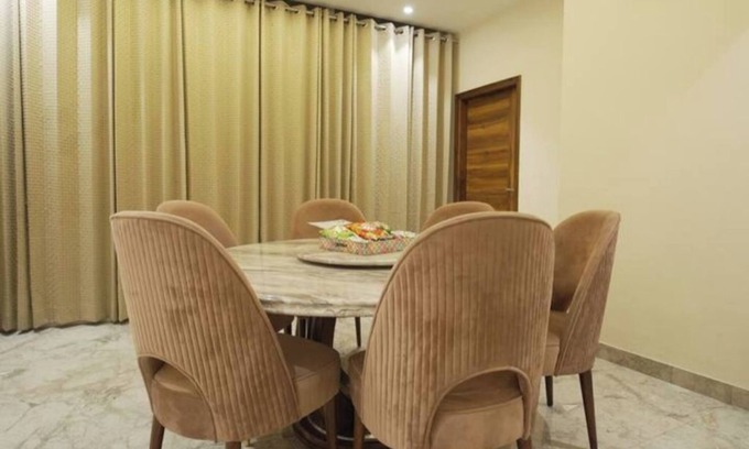 Zirakpur Appartement | 3 Bhk Penthouse|Jacuzzi | Pool Table|The Opulence