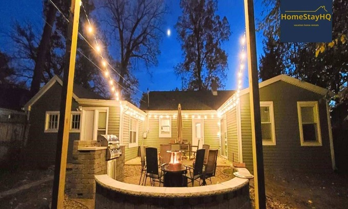 Wooded Estates Maison | 3 blocks to Notre Dame, EV Charger, BBQ & Fire Pit! (1707)