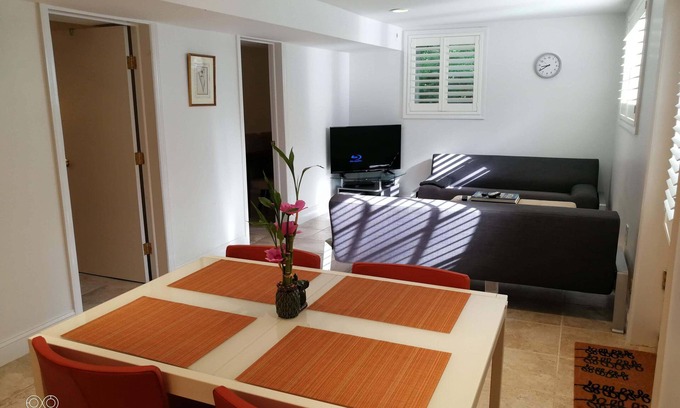 Town of North Castle Appartement | 3-Br 2-Bath Apt & Sauna in Woods with Self check-in.