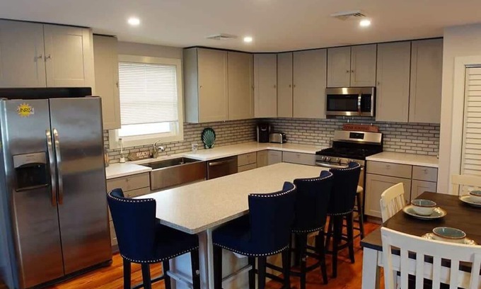 North End Appartement | 3 BR/ 3 BA /Modern/Walk to beach/town/ Priv Terr