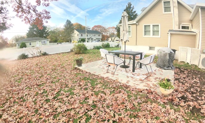 Bay Shore Appartement | 3 Br Apt Private, COZY 1 King Bed, 2 Queen Bed, PetPal