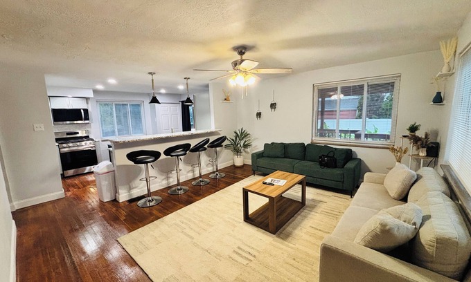 West Mifflin Maison | 3 BR House with pool Near Kennywood, Restaurants, Golf, Pittsburgh