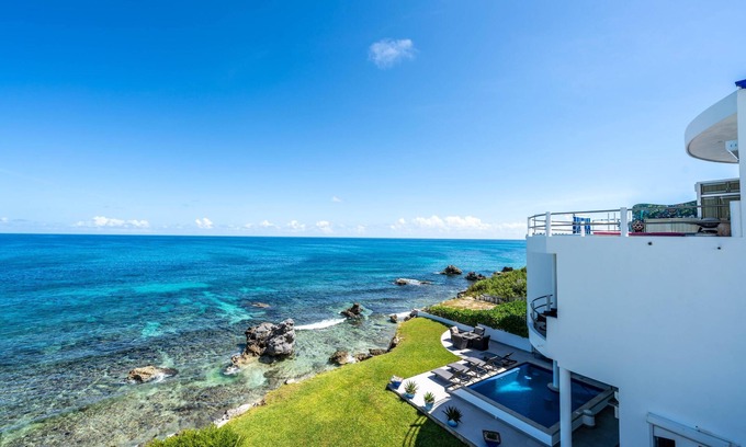 Colonia Meteorologico Maison | 3 BR Ocean Front Home w/ Pool