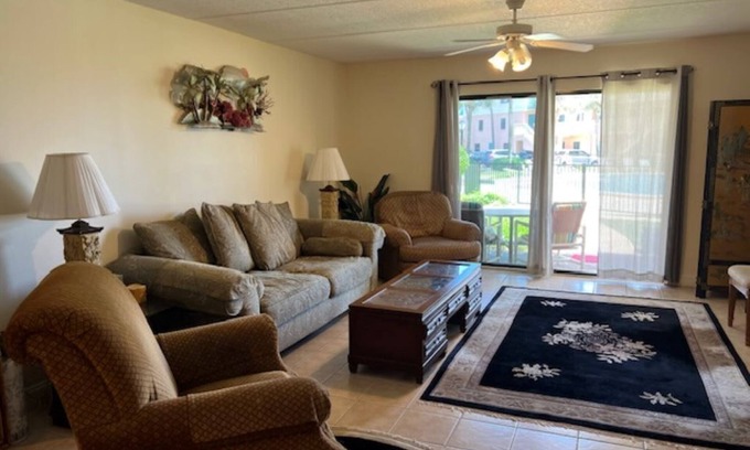 Butler Beach Copropriété | 3 BR Poolside & just steps to the Beach! Unit 418