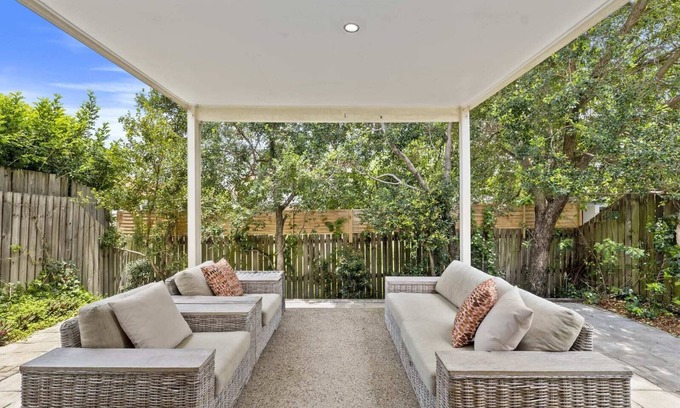 Hamilton Maison | 3 BR Townhouse w/ Private Courtyard & Parking!