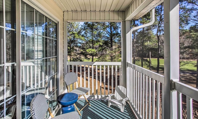 Longs Copropriété | 3 Community Pools: Golf Course Condo in Longs