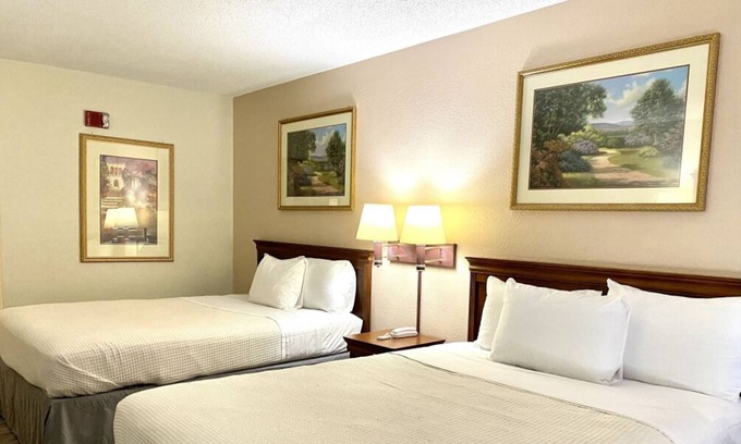 Mount Vernon Maison | 3 Convenient Units Close to Riverbend Park! Free Breakfast & Parking