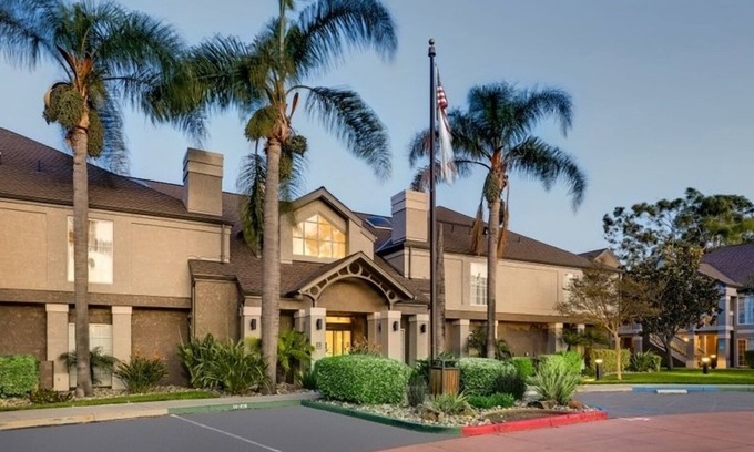 Sunnyvale Hôtel | 3 Cozy Rooms w/ Coffee Maker, Microwave, & Complimentary Breakfast