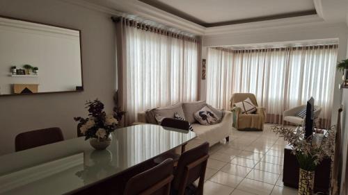 Capao da Canoa Appartement | 3 dormitórios, com excelente localização, vista para a Praça Flávio Boianoviski e para o mar