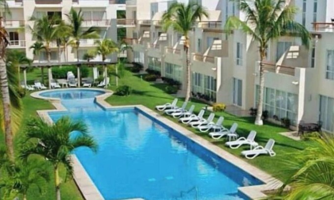 Granjas del Marques Maison | 3 Floor Vacation Home