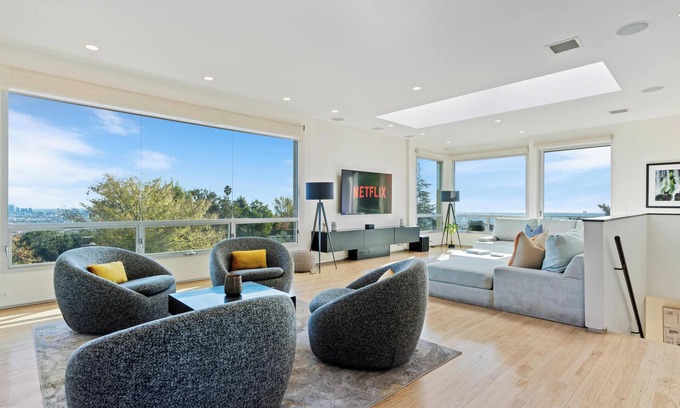 Hollywoodland Maison | 3-Level Luxury Getaway with 360 City Views