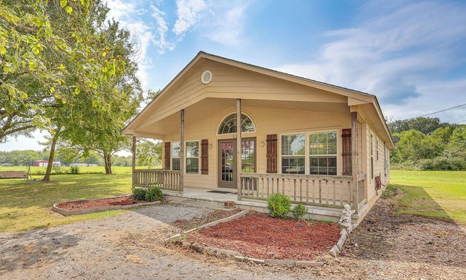Fort Coffee Maison | 3 Mi to Arkansas River: Rural Family Home w/Yard