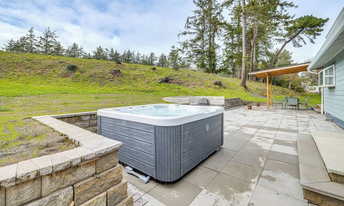 Warrenton Maison | 3 Mi to Beach: Oregon North Coast Retreat