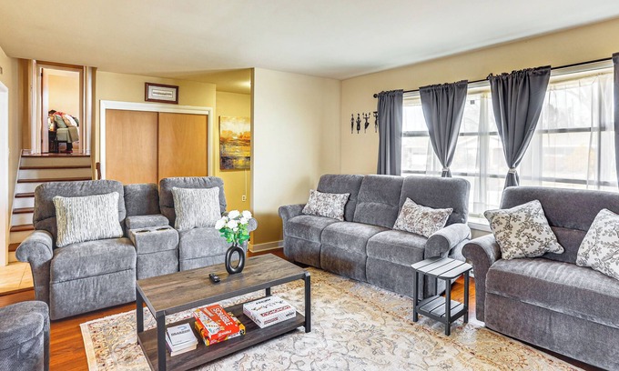 Sinking Spring Maison | 3 Mi to Berkshire Mall: Suburban Stay w/ Yard!