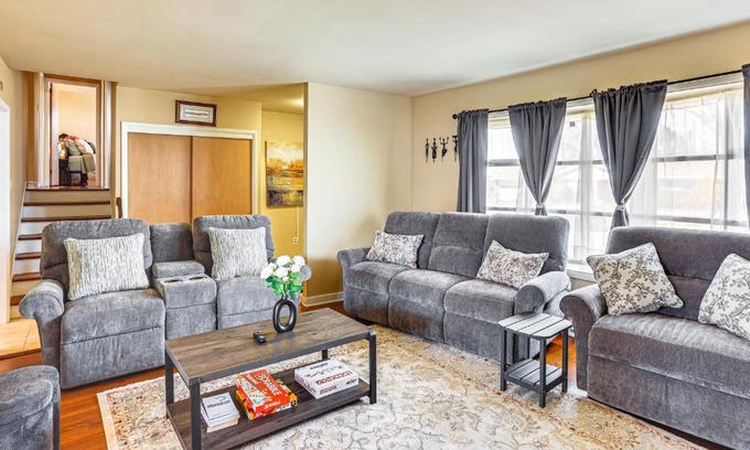 Sinking Spring Maison | 3 Mi to Berkshire Mall Suburban Stay with Yard!