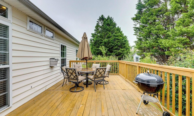 Ocean View Maison | 3 Mi to Bethany Beach: Family Home w/Movie Room!