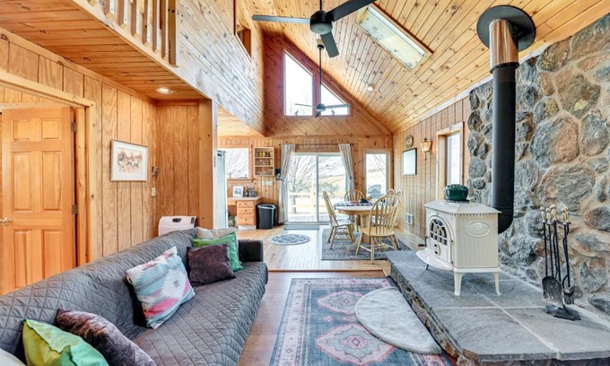 Hobart Maison | 3 Mi to Catskill Trail Stamford Cottage with Views