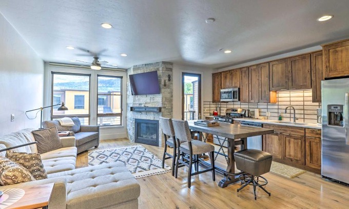 Silverthorne Appartement | 3 Mi to Dillon Reservoir Condo with Balcony!