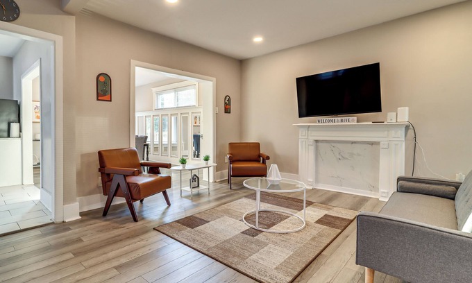 Detroit Maison | 3 Mi to Dtwn Detroit: Spacious Home w/ Yard!