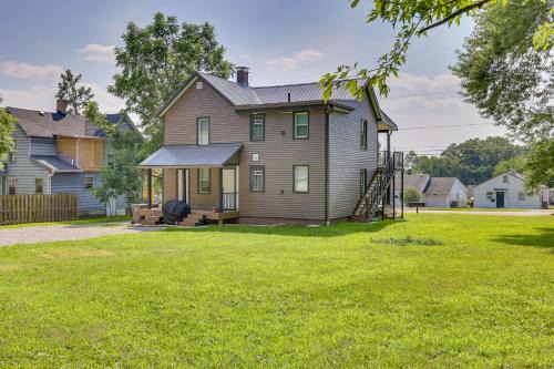 Youngstown Appartement | 3 Mi to Dtwn Quiet Youngstown Apt with Deck!