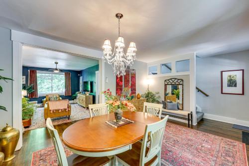 Wilkinsburg Maison | 3 Mi to Frick Park Artsy, Urban Retreat with Deck
