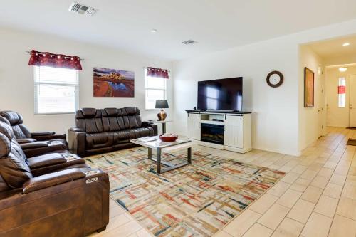 Canyon Trails West Maison | 3 Mi to Goodyear Ballpark Desert Den with Pool