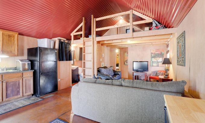 Clinton Cabine | 3 Mi to Greers Ferry Lake: Peaceful Cabin w/ Deck!