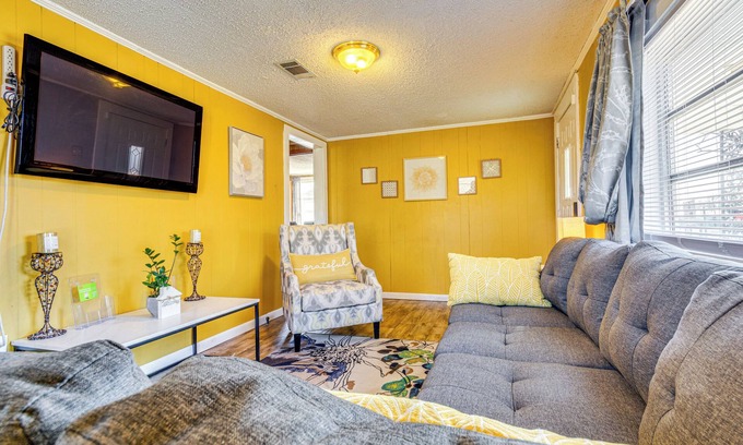 Pine Bluff Maison | 3 Mi to Lake Saracen: Pine Bluff Home w/ Grill!