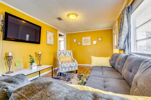 Pine Bluff Maison | 3 Mi to Lake Saracen Pine Bluff Home with Grill!