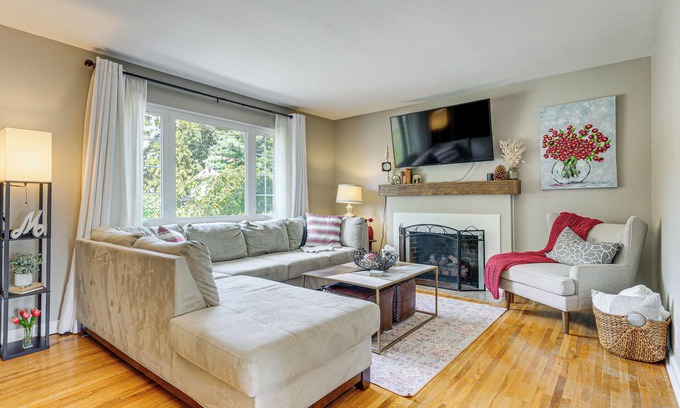 Clintonville Maison | 3 Mi to Ohio State: Updated Home w/ Yard!
