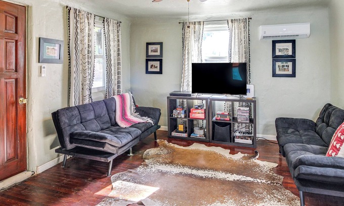 Albuquerque Maison | 3 Mi to Old Town, Fenced Yard: ABQ Abode!
