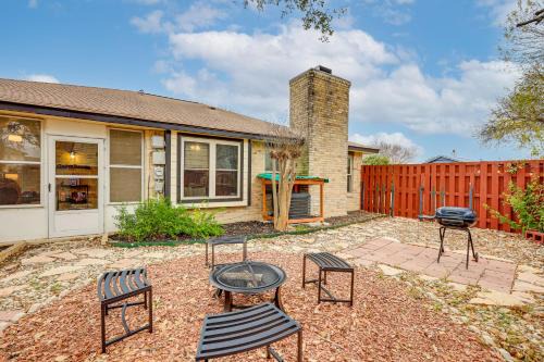 Universal City Maison | 3 Mi to Randolph AFB Family Home with Poker Table!