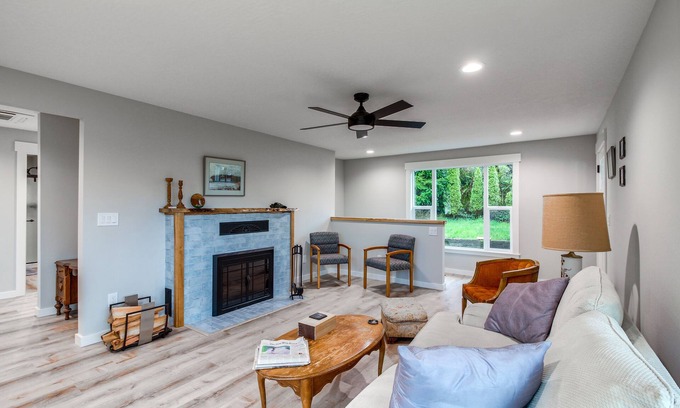 Gardiner Maison | Welcoming Gardiner Home Near Oregon Dunes Rec Area