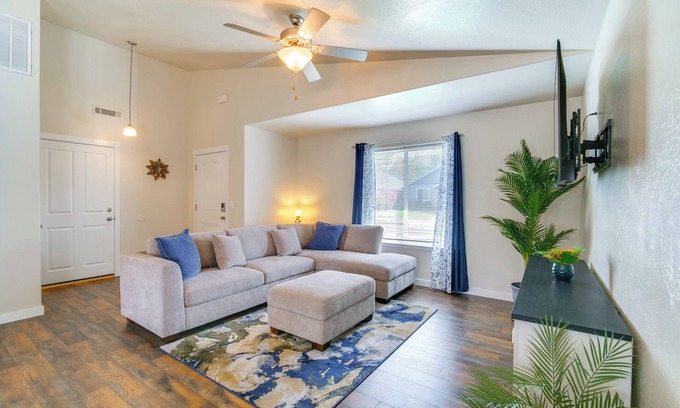 Grants Pass Maison | 3 Mi to Riverside Park: Grants Pass Getaway!