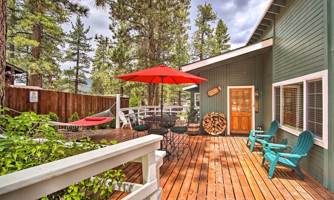 Big Bear Cabine | 3 Mi to Skiing: Big Bear Cabin w/ Deck