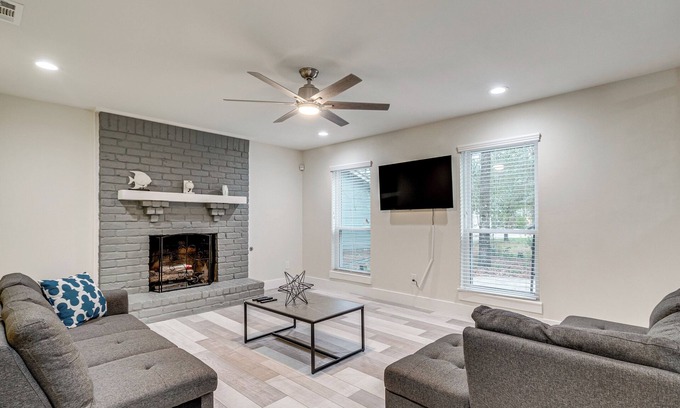 Grogan's Mill Maison | 3 Mi to The Woodlands: Warm & Welcoming Home!