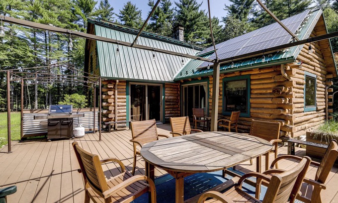 Sunderland Cabine | 3 Mi to UMass Amherst: Peaceful New England Cabin