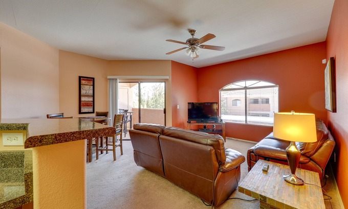 Maryvale Village Copropriété | Quiet Phoenix Condo Near Westgate & Hiking Areas
