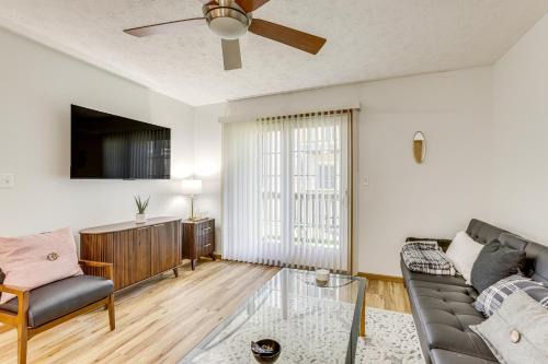 Morgantown Appartement | 3 Mi to WVU Condo with Deck in Morgantown