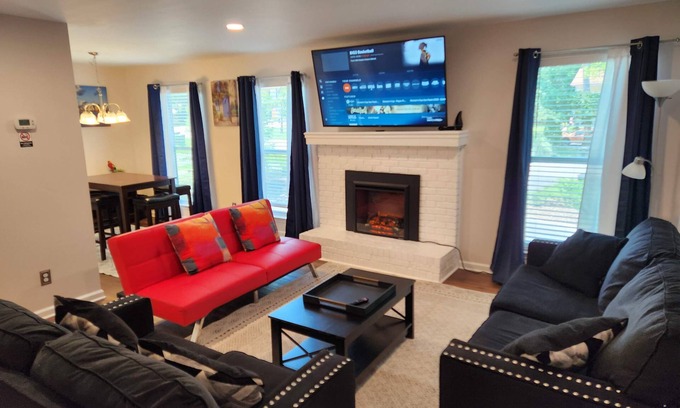 Tallahassee Appartement | Short walk or drive to Lake Ella, Tallahassee Memorial Hospital, FSU, and the Ca