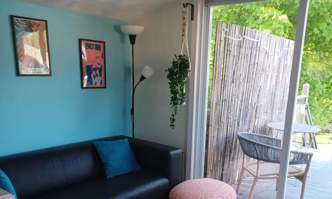 Wakefield-Peacedale Appartement | 3 Miles to Narragansett Beach! Avoid the traffic by staying in Wakefield!