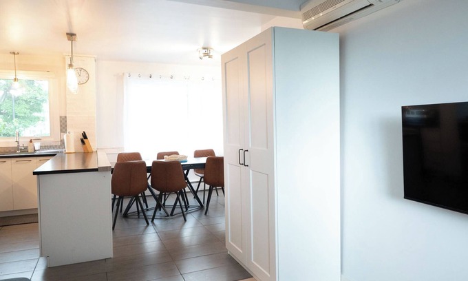 Desjardins Appartement | 3 min from Ferry to Old Quebec Central Cosy 3-bedroom Levis Centre