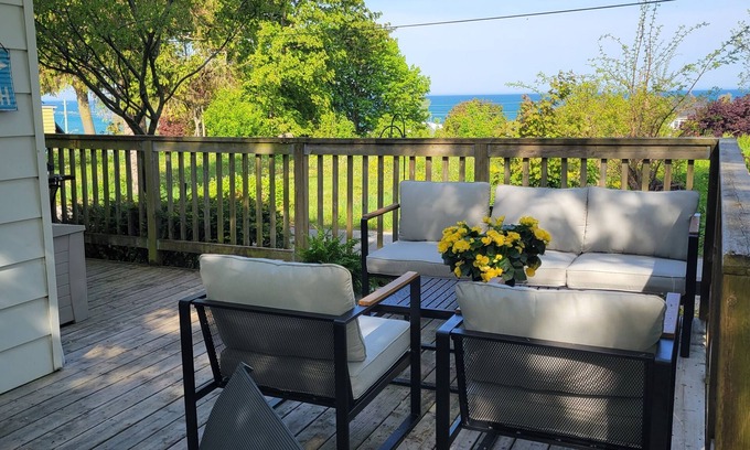 Kincardine Maison | 3 Min walk to the beach and town, 3 Bed, 2 Bath house!