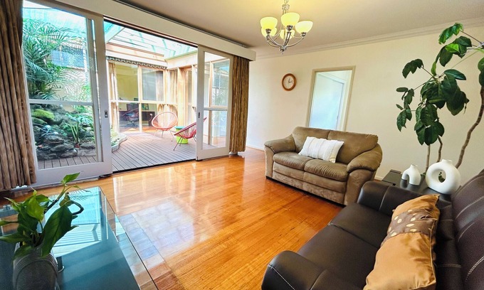 Mount Waverley Maison | 3 minutes walk to Train Station - Comfortable stay for 9