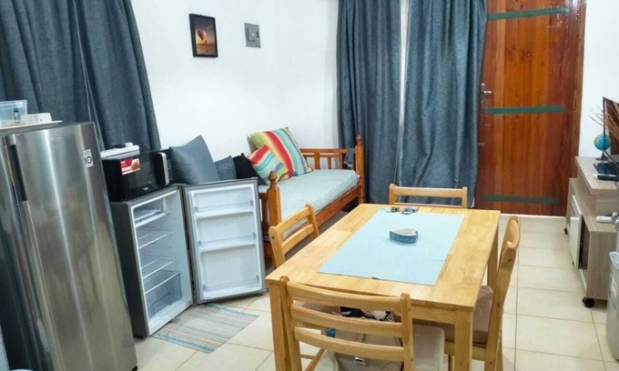 Malindi Appartement | 3 minutes walk to the beach, and the mall!