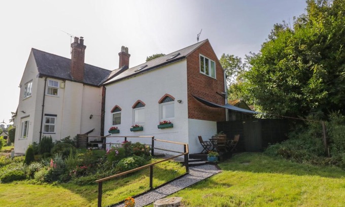 Pulverbatch Maison | 3 Oaks Lodge