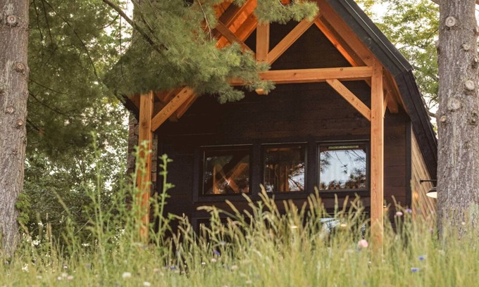 Laura Maison | #3 Pinecone Haven