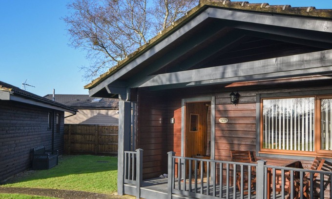 Combpyne Cabine | 3 PINEWOOD RETREAT, romantic, character holiday cottage in Lyme Regis