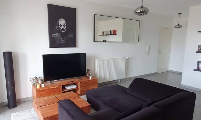 Euromed - La Joliette Appartement | Appart 3 pièces dans résidence sécurisée terrasse vue mer + parking. Métro à 50m